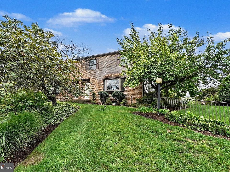 1st image of 3833 N Sarayo Cir
