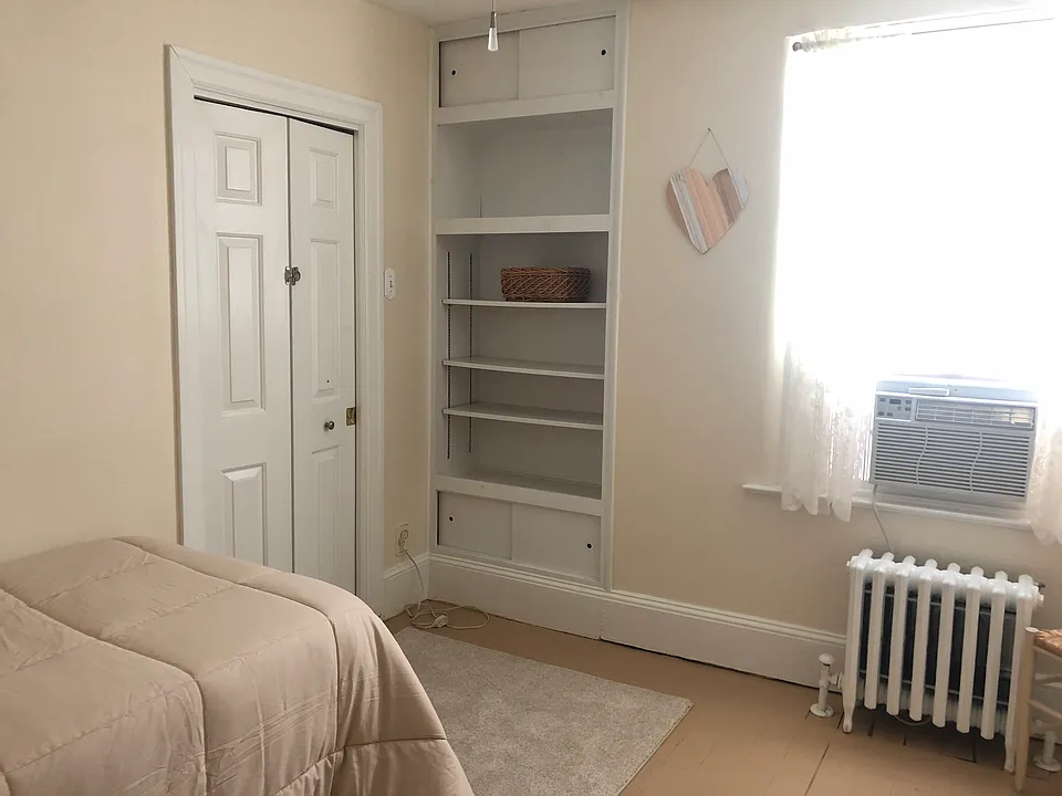 126 W 6th St