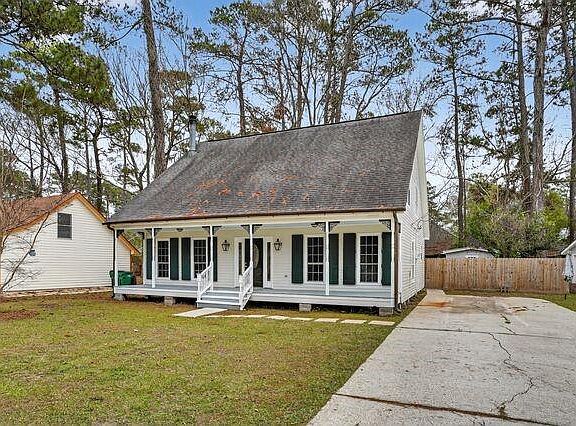 2nd image of 305 Goldenwood St