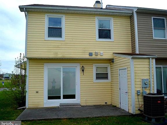 3rd image of 386 Surrey Club Ln