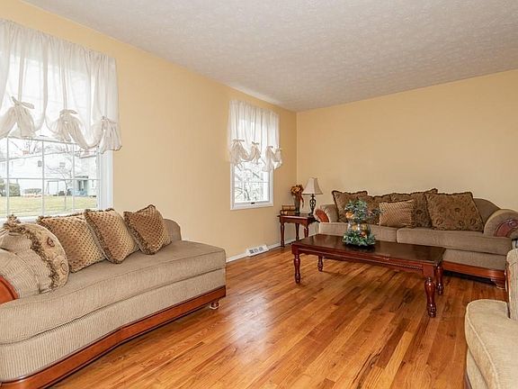 4th image of 1089 Hillrock Dr