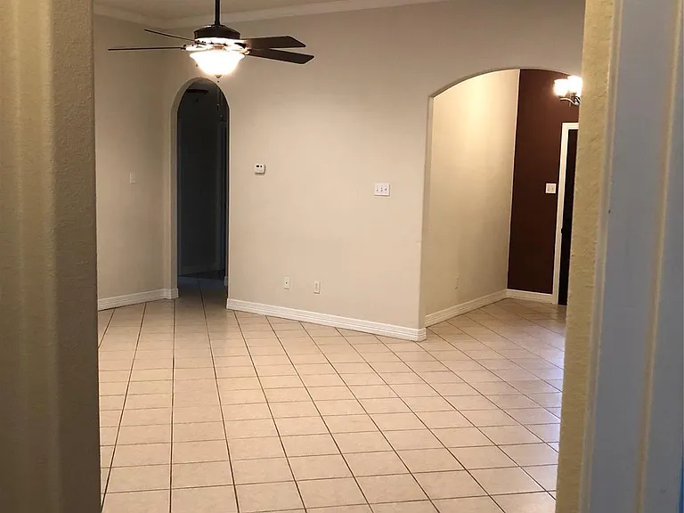 13322 Colton Ln — Photo 11