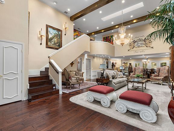 5th image of 14 Waverly Pl