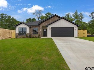 16226 Crossing Cir, Lindale, TX 75771