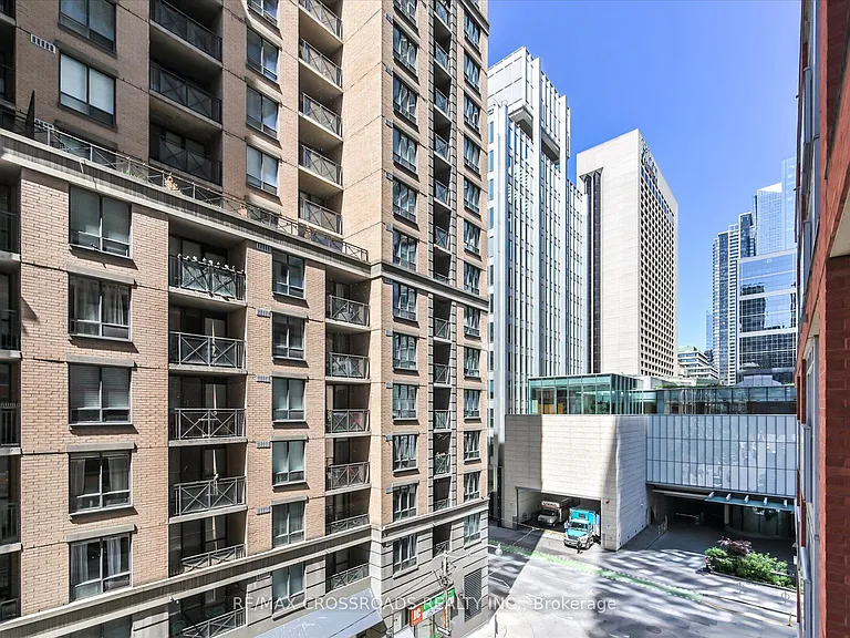 126 Simcoe St #706 — Photo 13