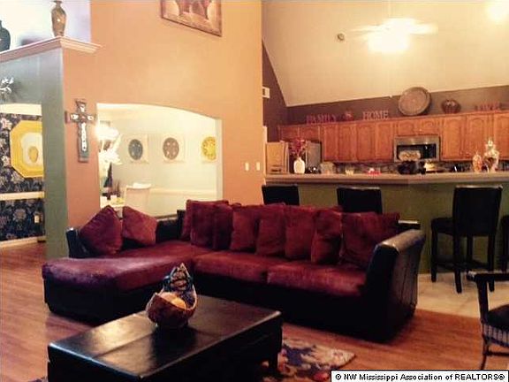 4th image of 757 Sweetwater Dr