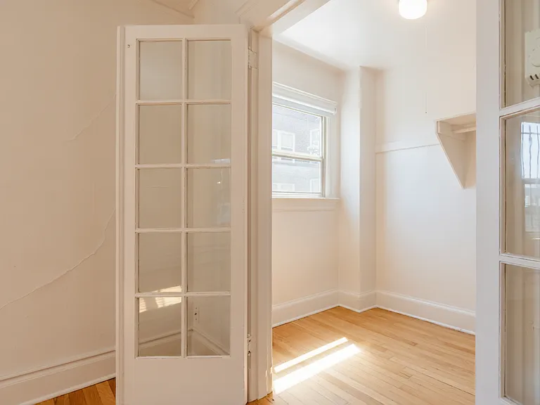 Campus Apartments 6 Weeks Free | Spacious Studio In Heart of the U District — Photo 8
