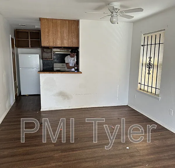 2717 W Shaw St — Photo 7