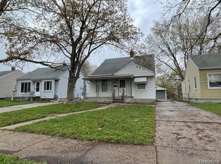 18929 Woodcrest St, Harper Woods, MI 48225