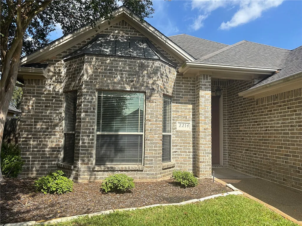 3 bed, 1729 sqft, $2,000 — Photo 2