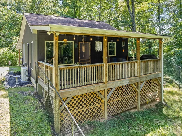322 McKinzie Pl, Waynesville, NC 28785