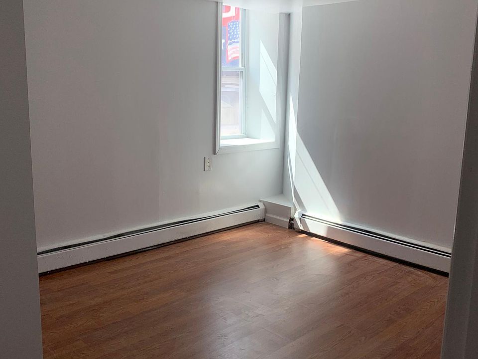 2nd image of 1571 Hollywood Ave #1