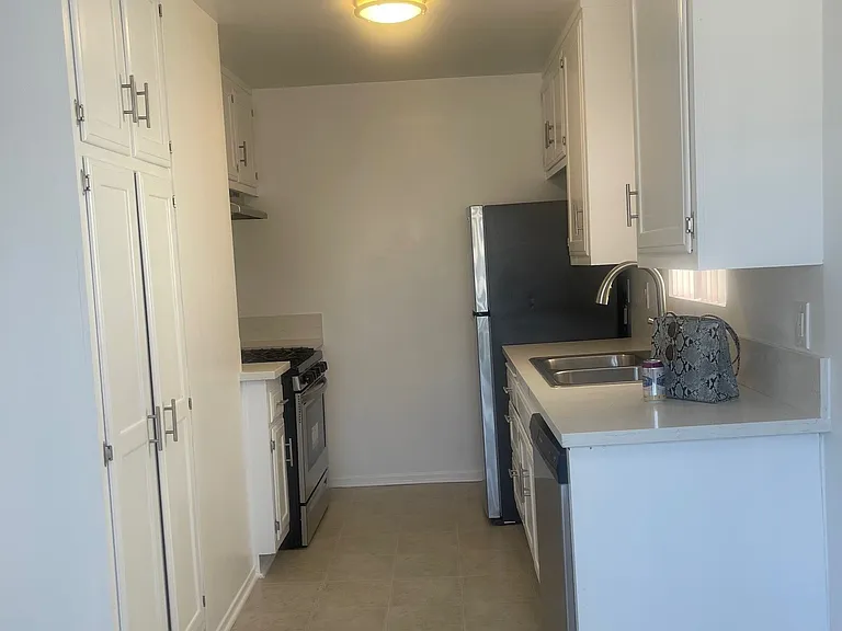 Unit 15 - Studio Floorplan