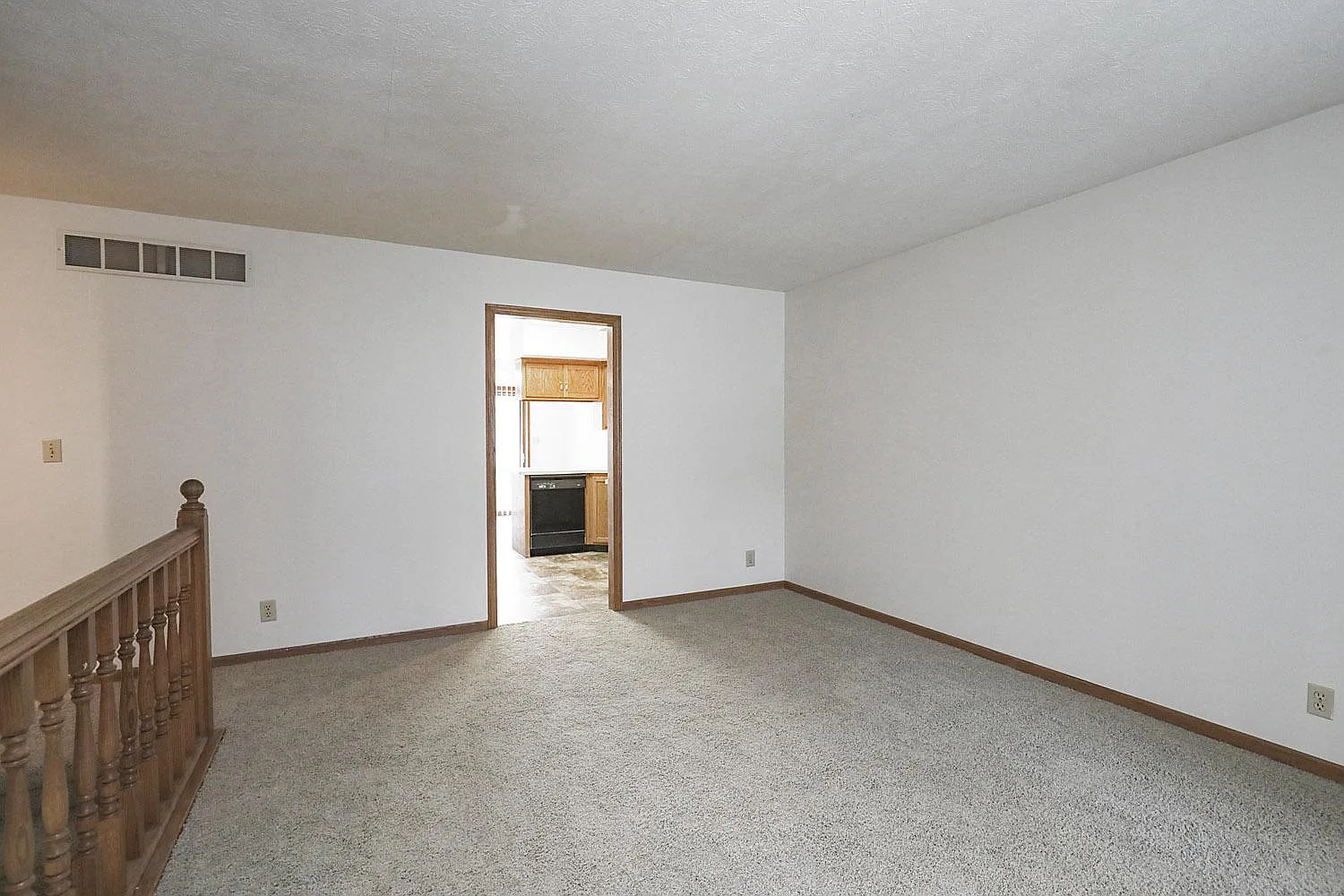3 bed, 1.5 bath, 1402 sqft, $1,719 — Photo 1