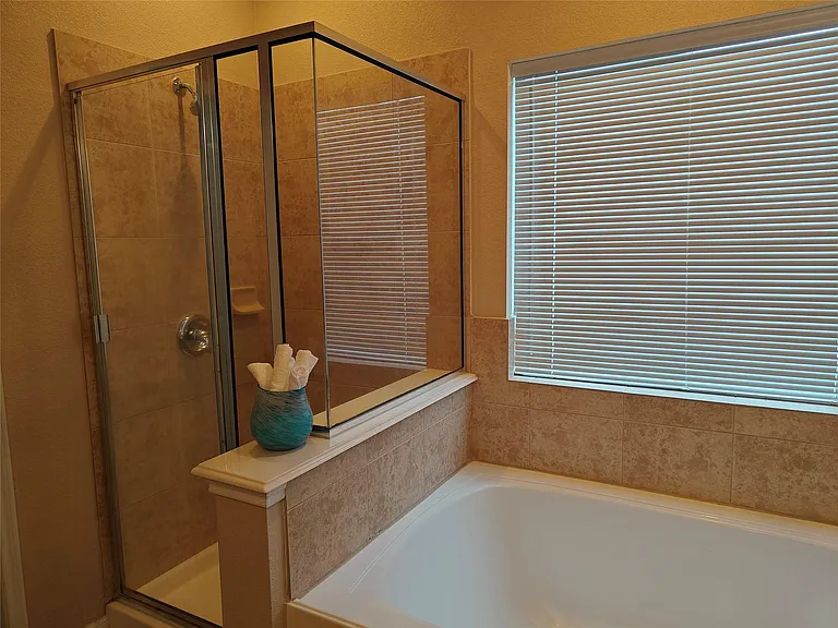 7915 Moss Springs Ct — Photo 21