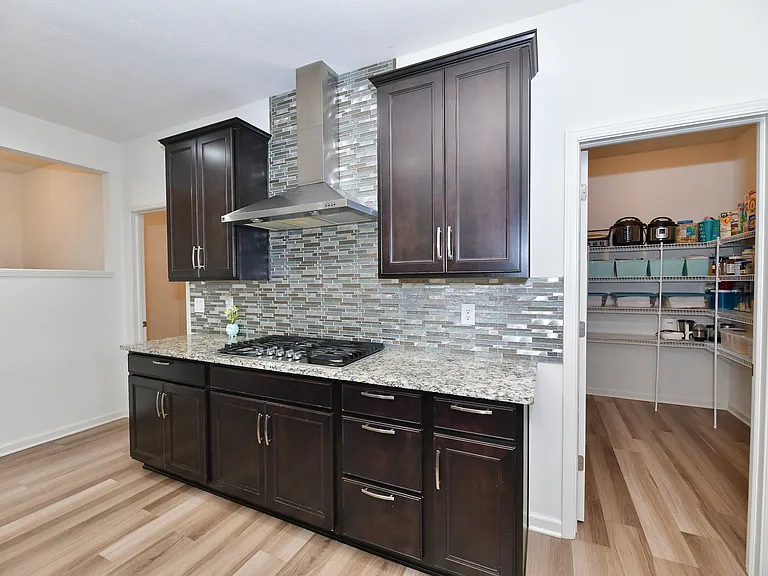 6013 Meadowview Dr — Photo 15