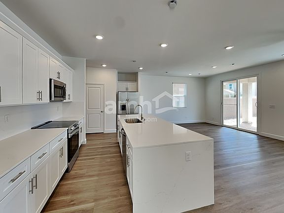 3rd image of 6459 Rush Ave