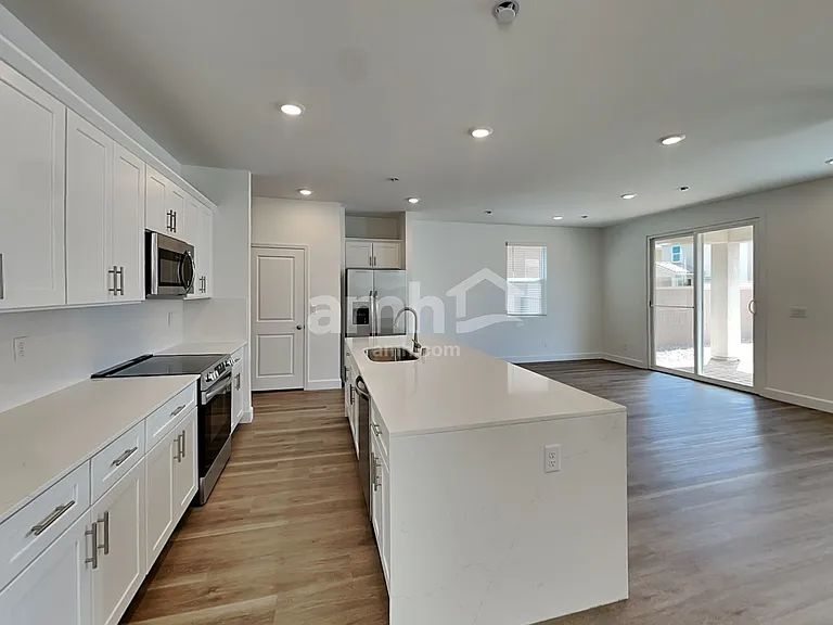 6459 Rush Ave — Photo 3