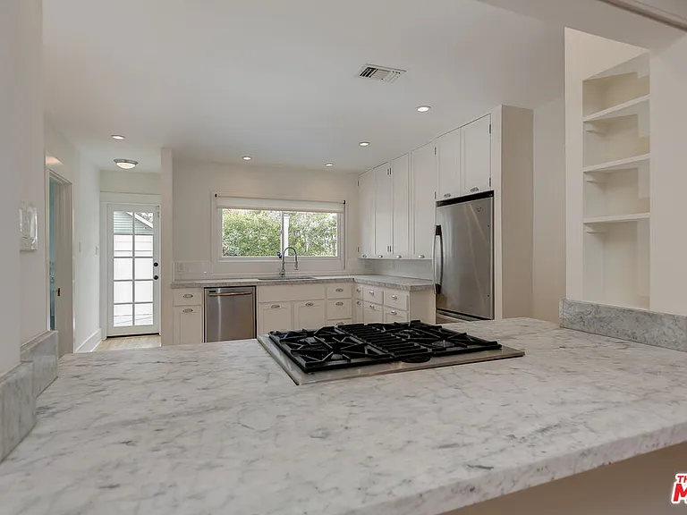 1441 N Ogden Dr — Photo 14