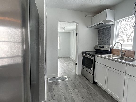 4th image of 1321 N Prairie Ave