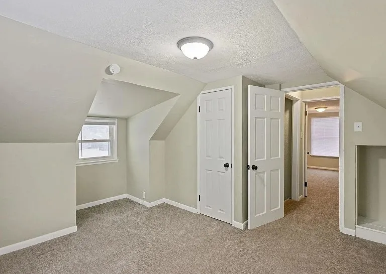 1031 Good Pl — Photo 16