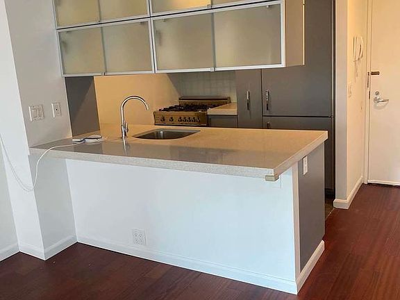 3rd image of 45 W 67th St APT 9F