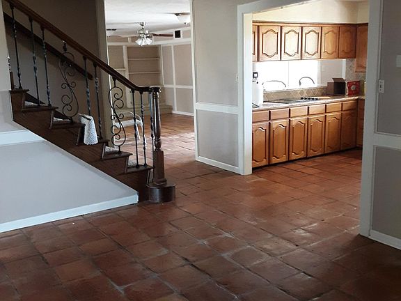 2nd image of 1005 Delta Dr