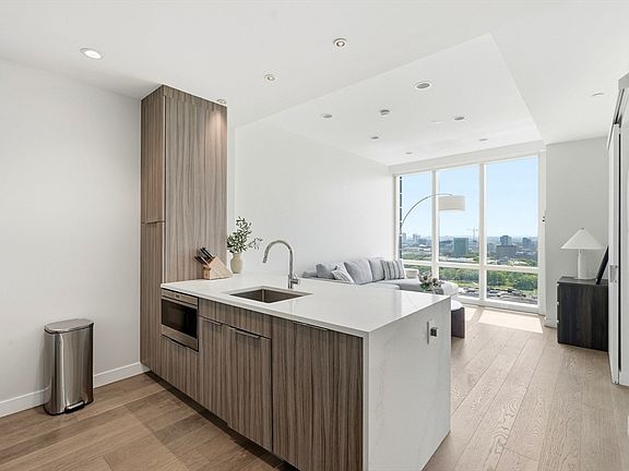 4th image of 188 Brookline Ave Unit 24F