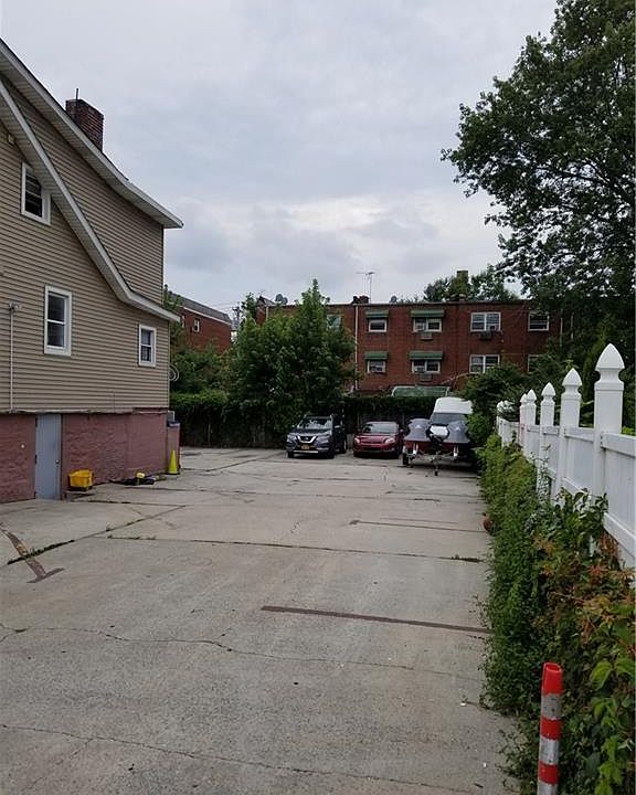 1st image of Saint Lawrence Ave