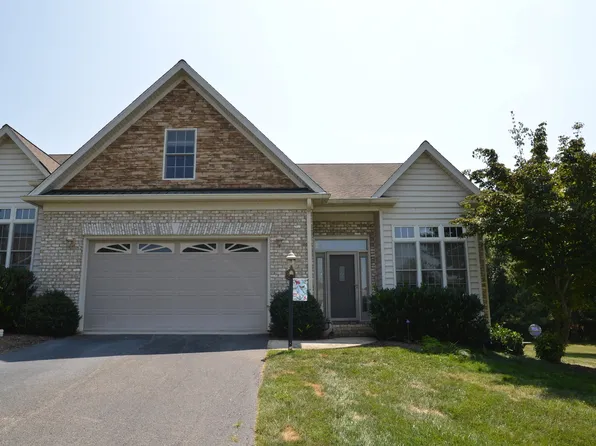 6742 Bay Hill Ct, Radford, VA 24141