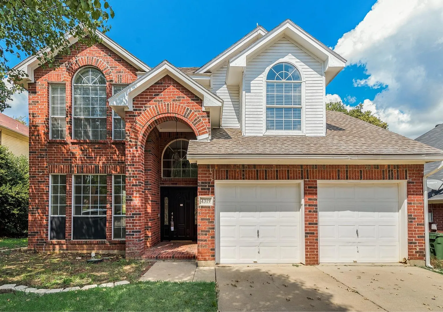 4 bed, 2.5 bath, 2873 sqft, $2,900 — Photo 1