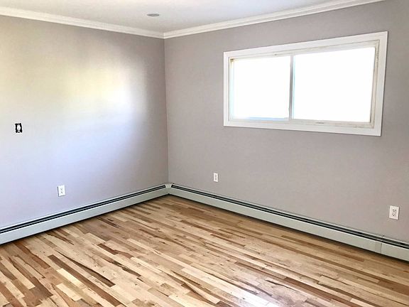 4th image of 1193 Rockland Ave