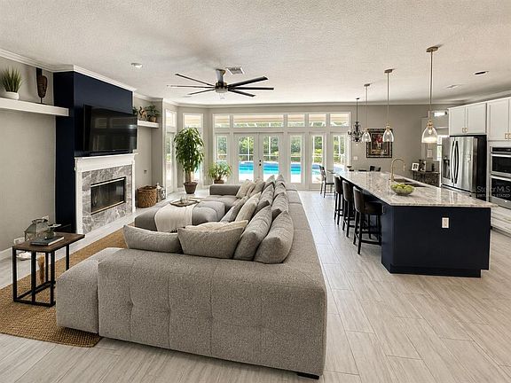 5th image of 2260 Langley Cir