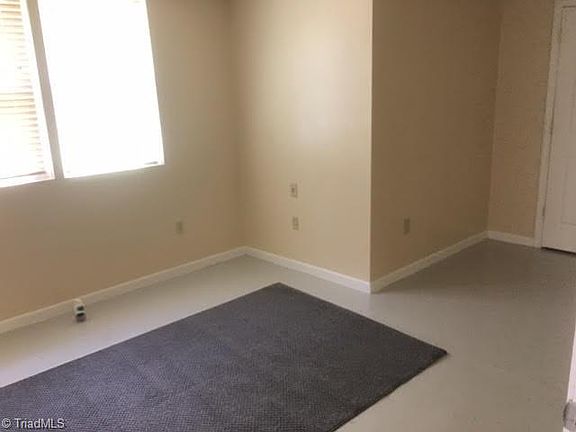 5th image of 901 Uhles St #3