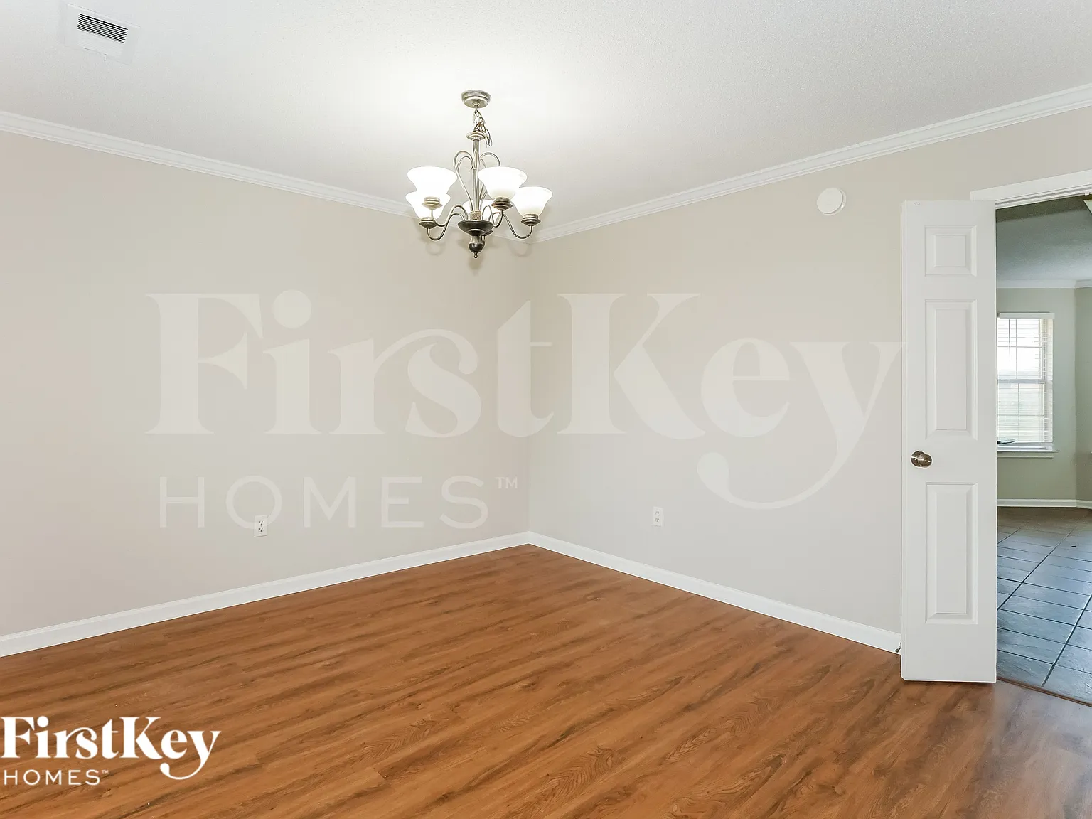 4 bed, 2.5 bath, 2300 sqft, $2,300 — Photo 4