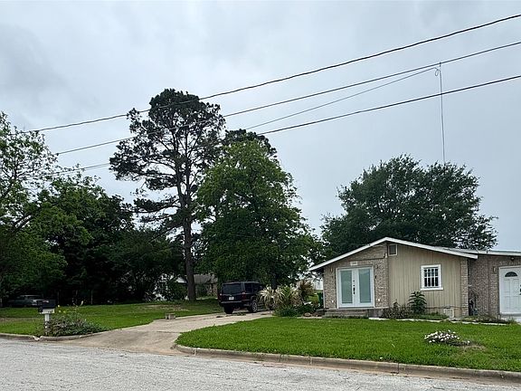 2nd image of 709 Sabine St