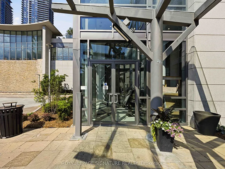 2240 Lake Shore Blvd W #603 — Photo 2