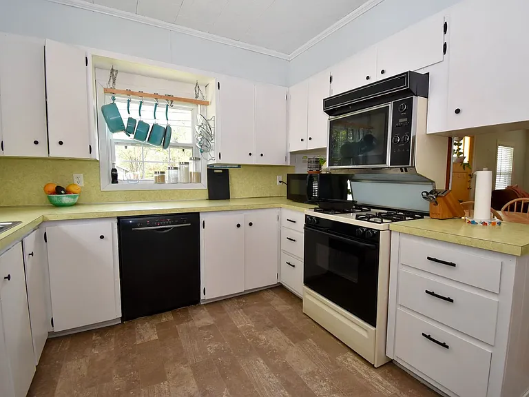 708 Tech Dr — Photo 9
