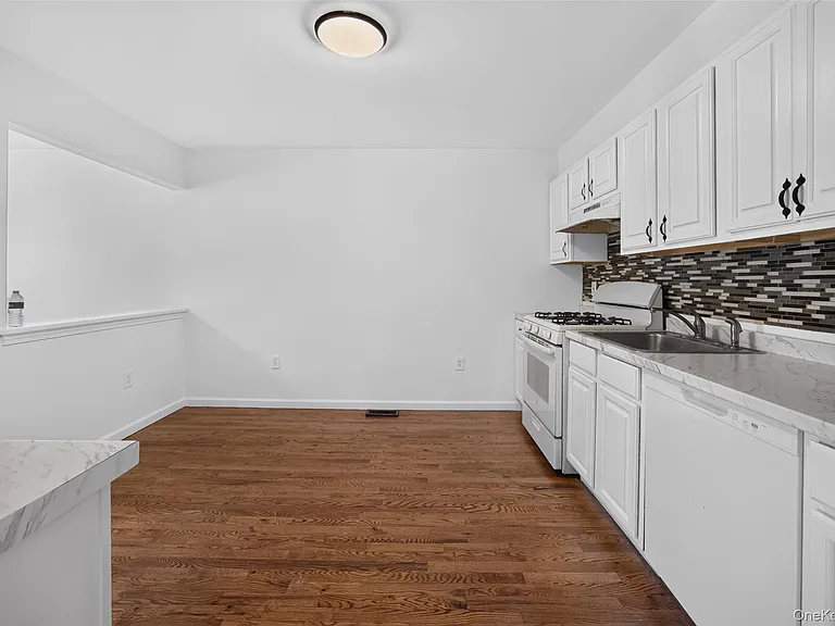 41 Genung St #41 — Photo 11