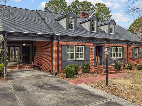2nd image of 401 Brentwood Drive N