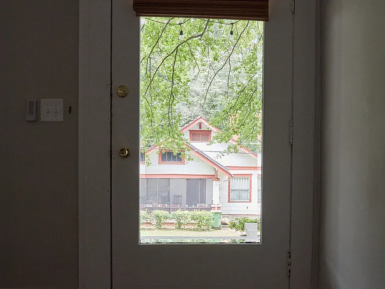 1402 Fairbanks St SW — Photo 41