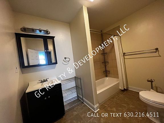 4th image of 1707 N Washtenaw Ave APT 2