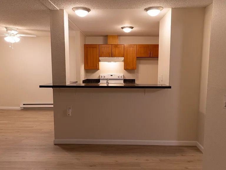 Willow Creek Apartments — Photo 12