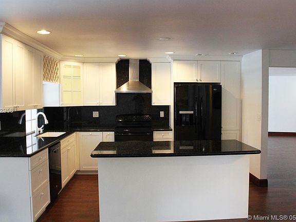 4th image of 16730 Harbor Ct