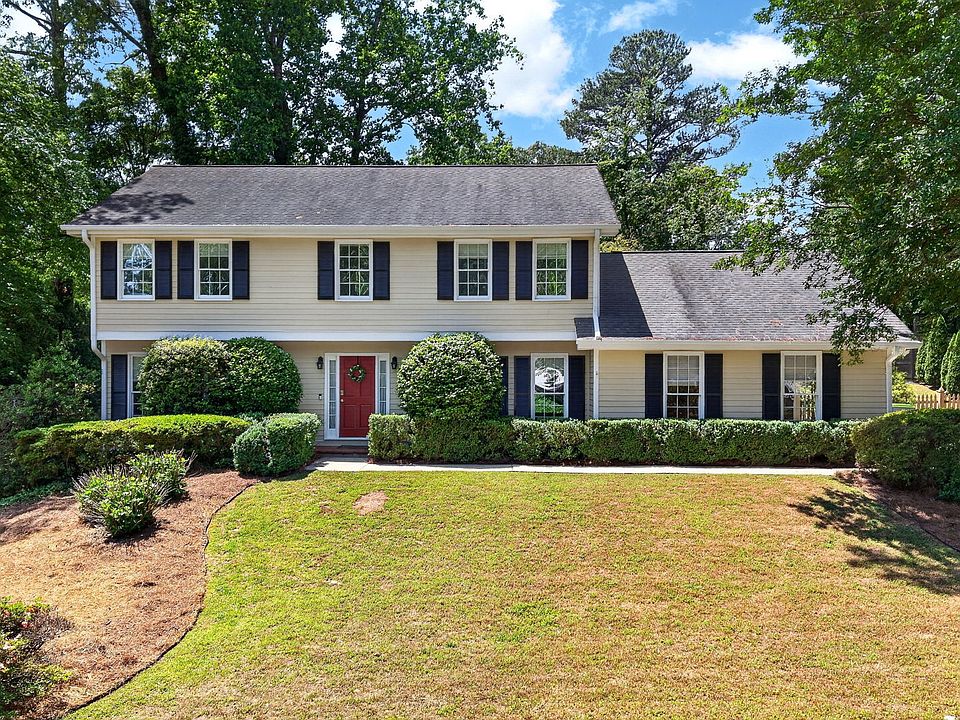 1st image of 445 Cove Dr NE
