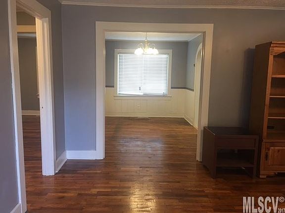 4th image of 218 Sharon Ave