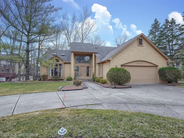 5269 Pond Bluff Dr, West Bloomfield, MI 48323