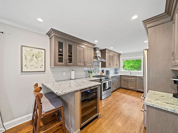 3rd image of 73 Hawthorne St