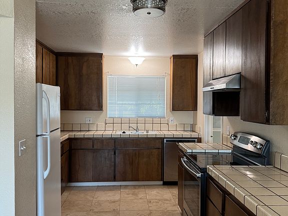 4th image of 803 Marentis Ct #B