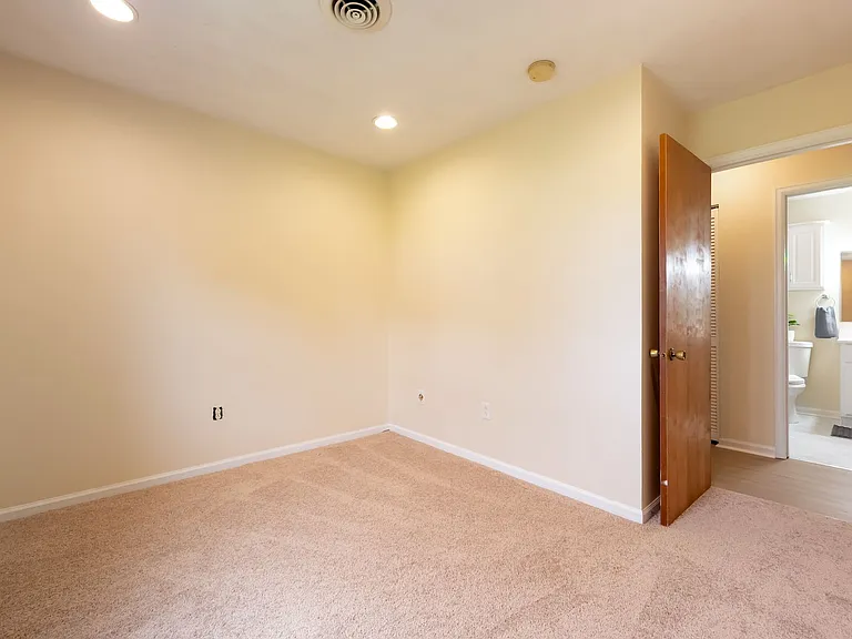 1005 Glade Rd — Photo 52